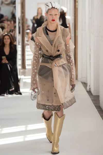 Look 17